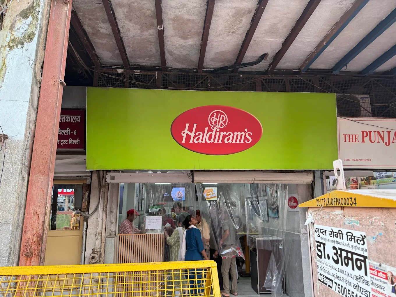 Haldiram Chandni Chowk – Best Place for Traditional Indian Sweets in Delhi